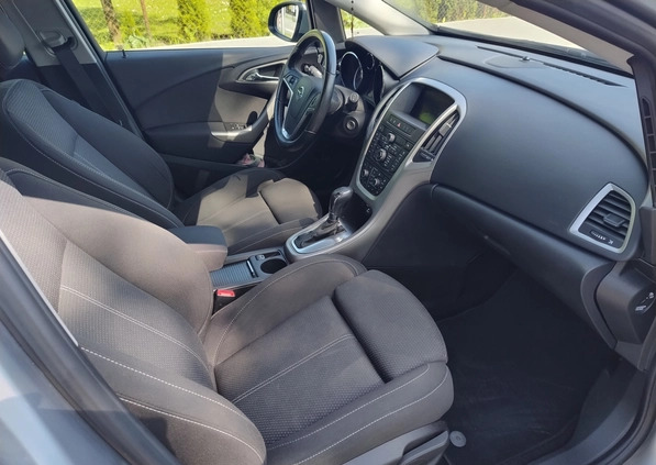 Opel Astra cena 29900 przebieg: 148000, rok produkcji 2011 z Halinów małe 154